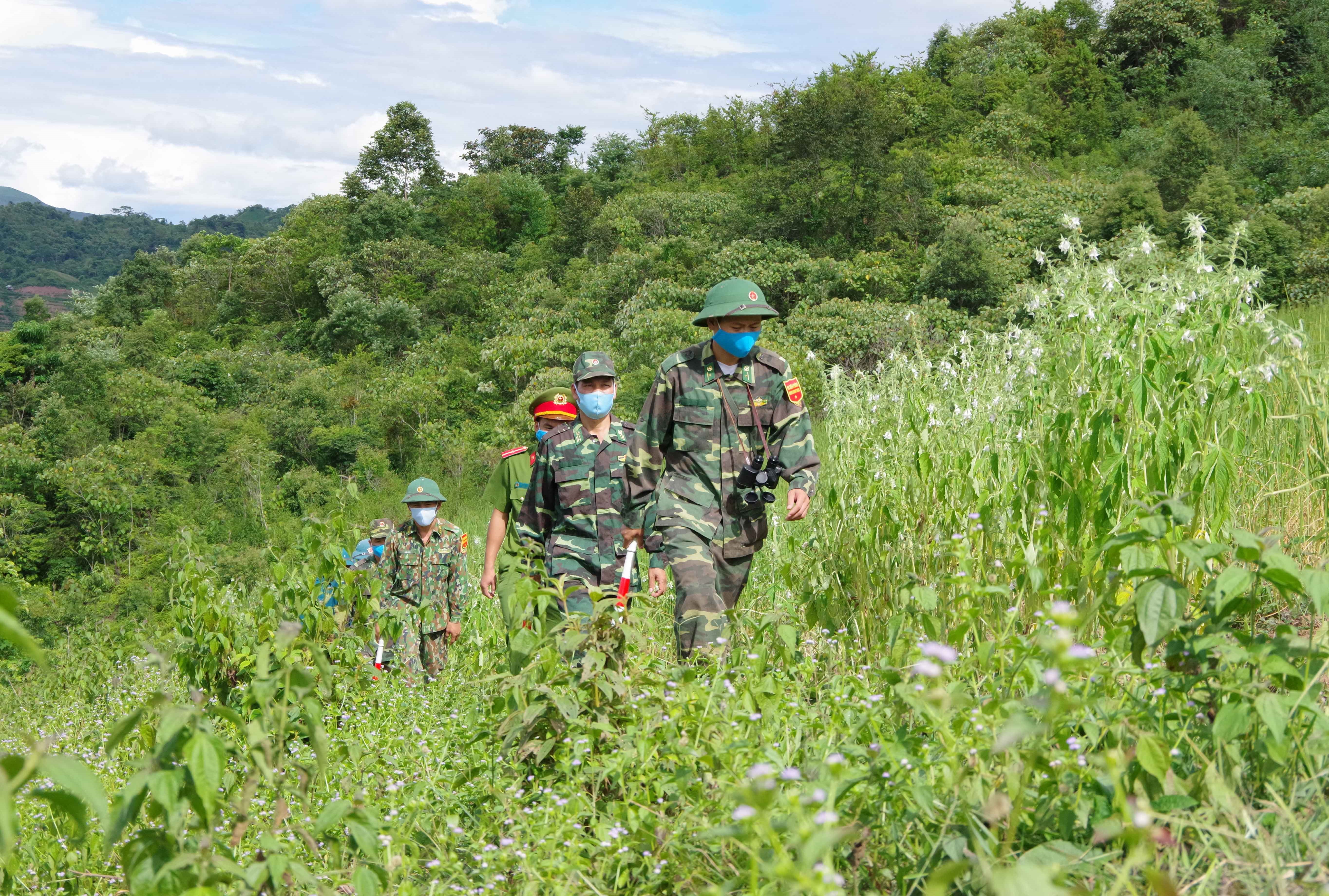Sát cánh cùng chiến sĩ quân hàm xanh chống dịch nơi biên giới

